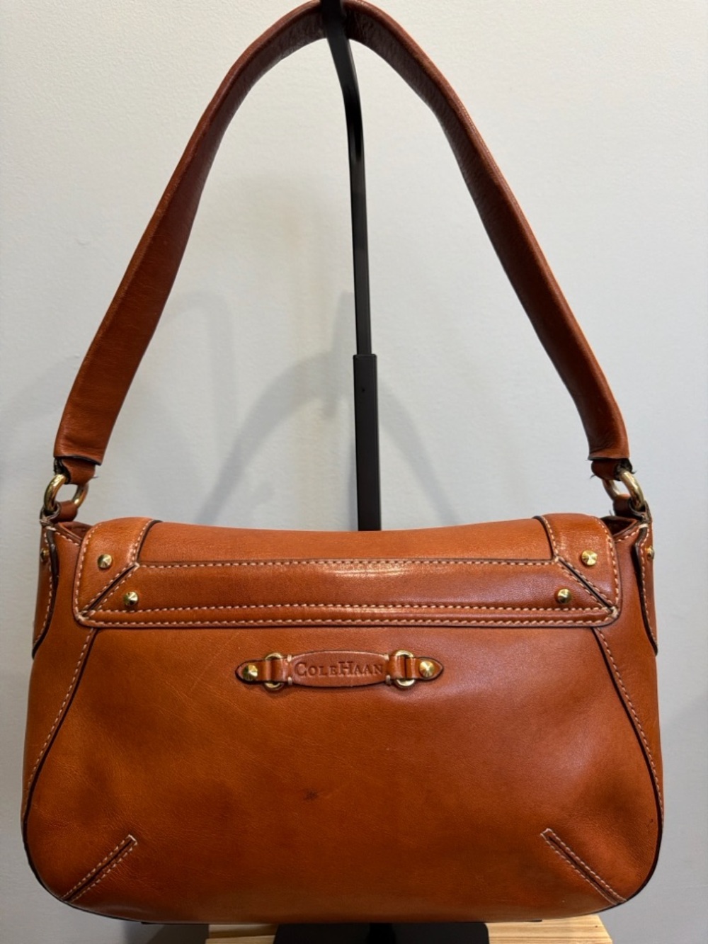 NWT! Cole Haan Vintage Cognac Leather Shoulder Bag Studded Buckle Flap Y2K Luxe - Picture 4 of 8